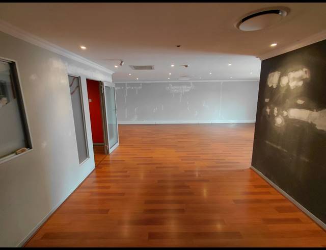 103M² OFFICE TO LET IN FOURWAYS